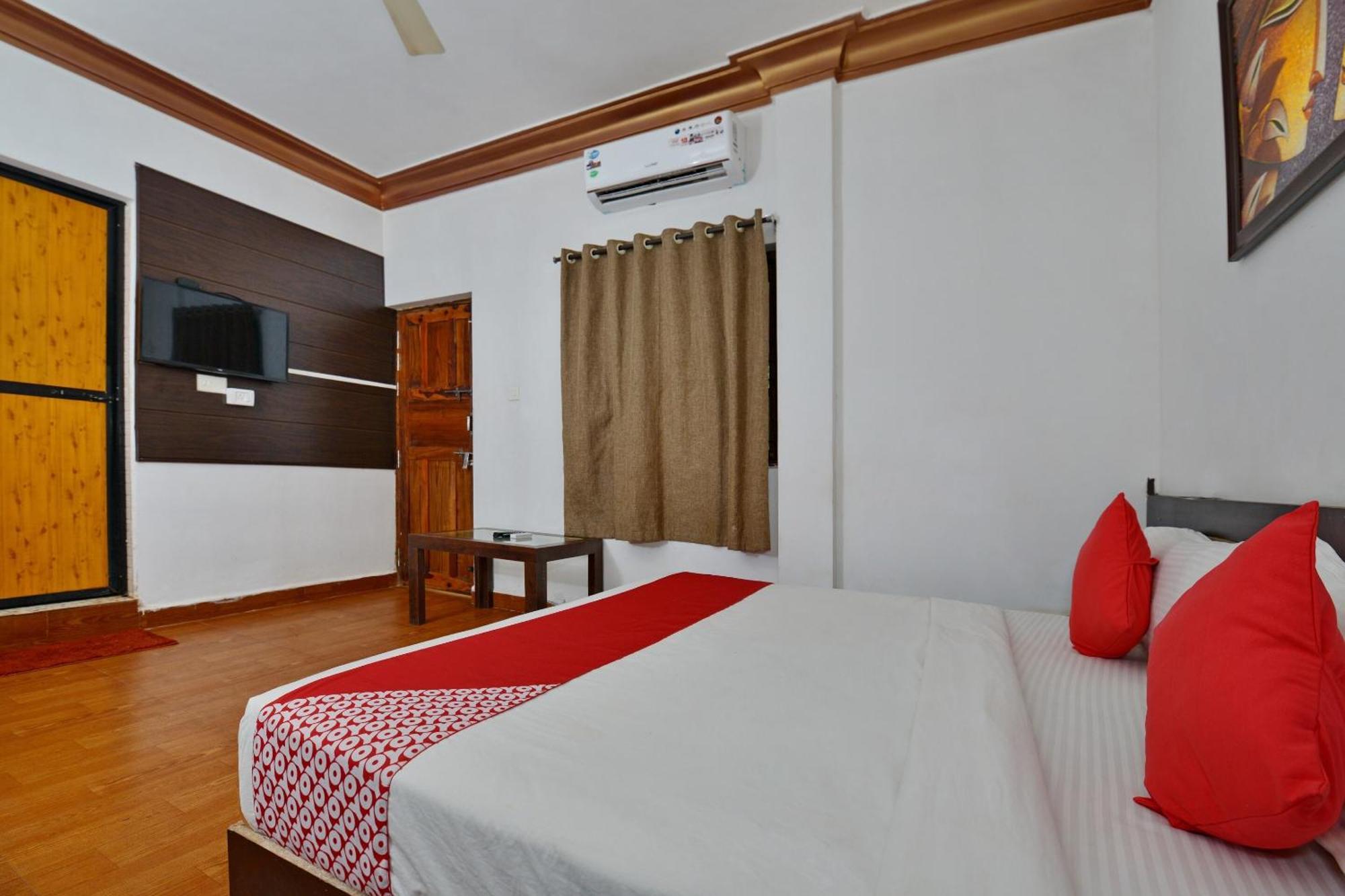 Collection O Retreat Morjim Resort Екстериор снимка