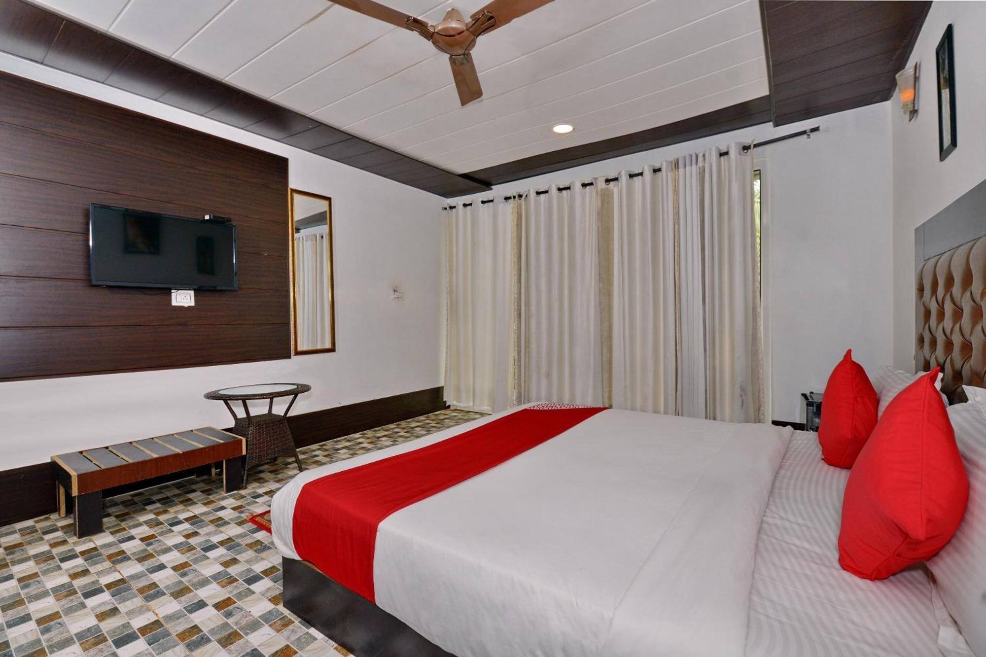 Collection O Retreat Morjim Resort Екстериор снимка