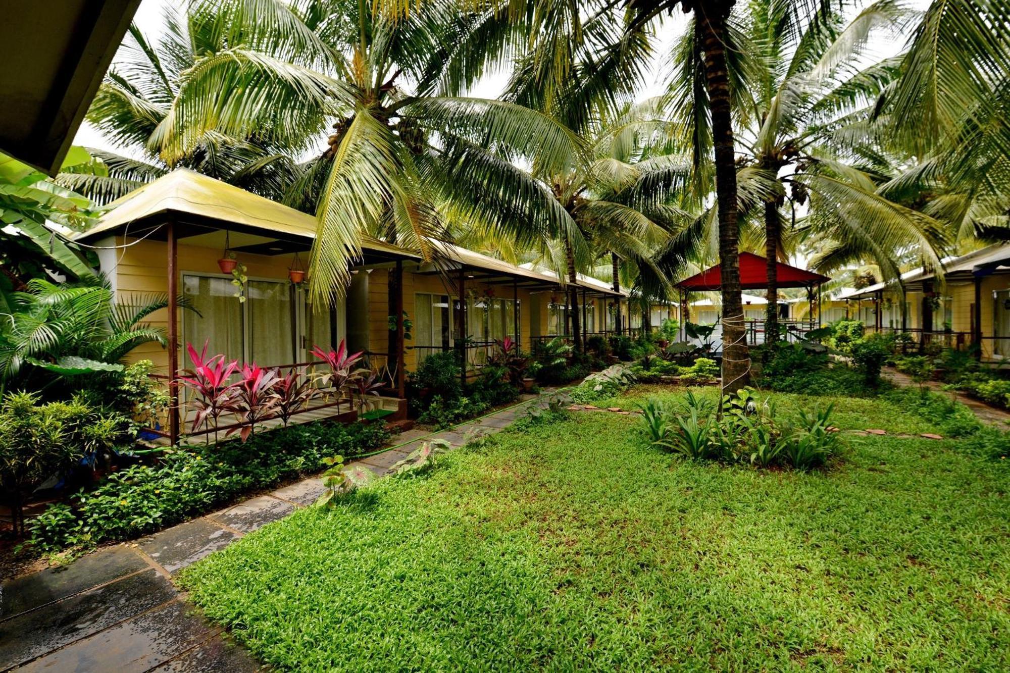 Collection O Retreat Morjim Resort Екстериор снимка
